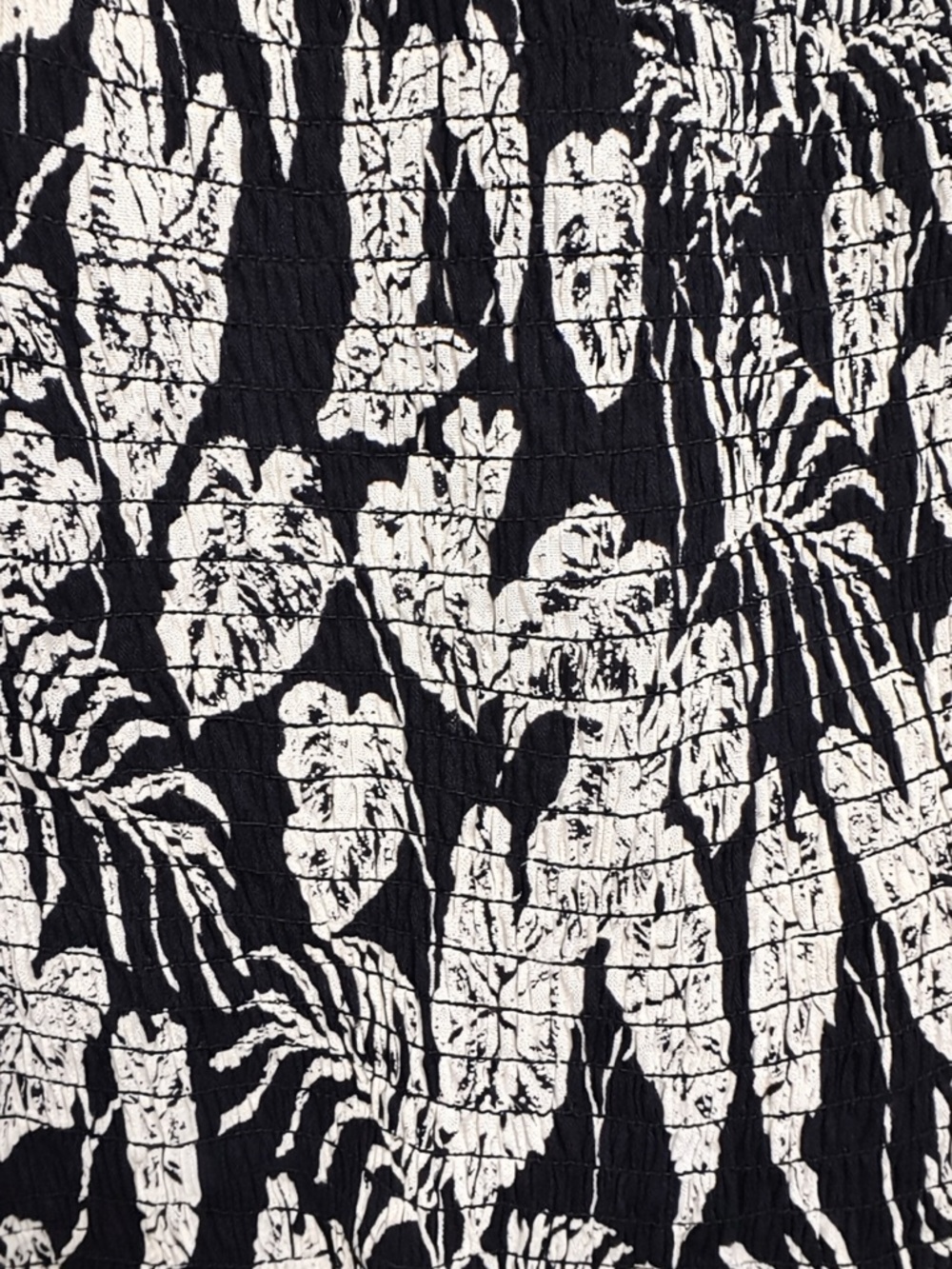 Angie Black & Ivory Tropical Print Midi Dress Smocked Boho Flutter Sleeve Medium - Picture 5 of 5